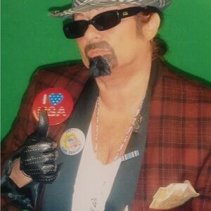 It’s FRANKIE 5 STAR.  THE Italian stallion.!! Tux and ready to party ⭐️⭐️⭐️⭐️⭐️